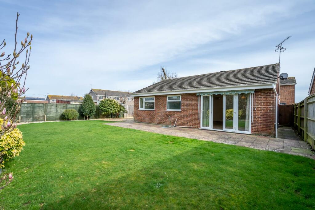2 bedroom detached bungalow for sale in Byron Close, Flansham Park