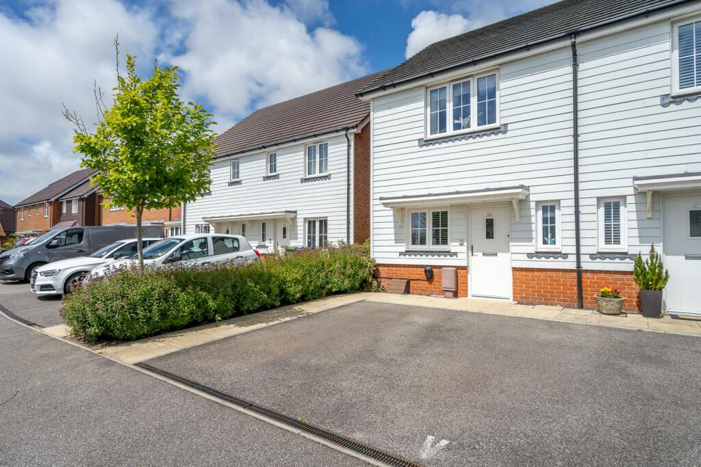 2 bedroom end of terrace house for sale in Lakeland Avenue, North