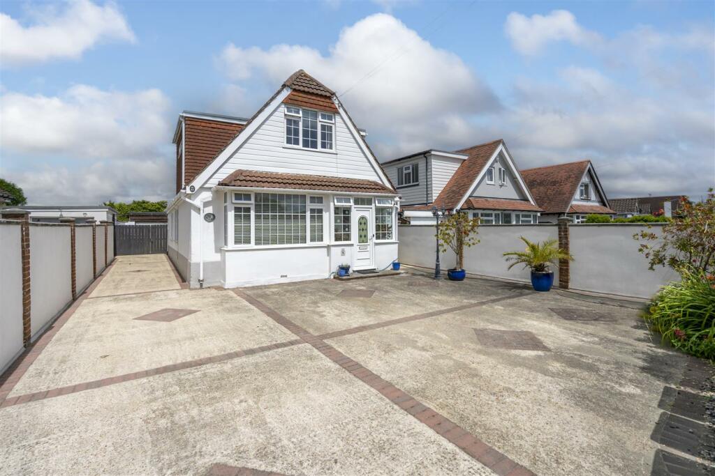 4 bedroom chalet for sale in Rose Green Road, Rose Green, Bognor Regis