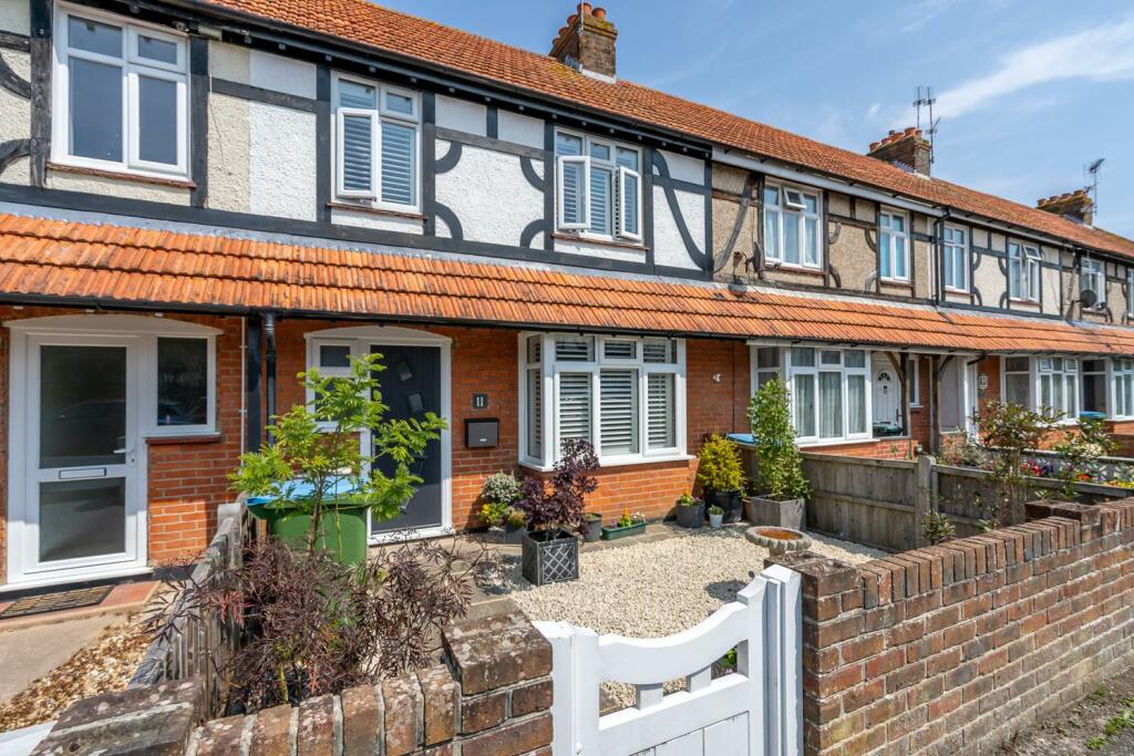 3 bedroom terraced house for sale in Bedford Avenue, North Bersted