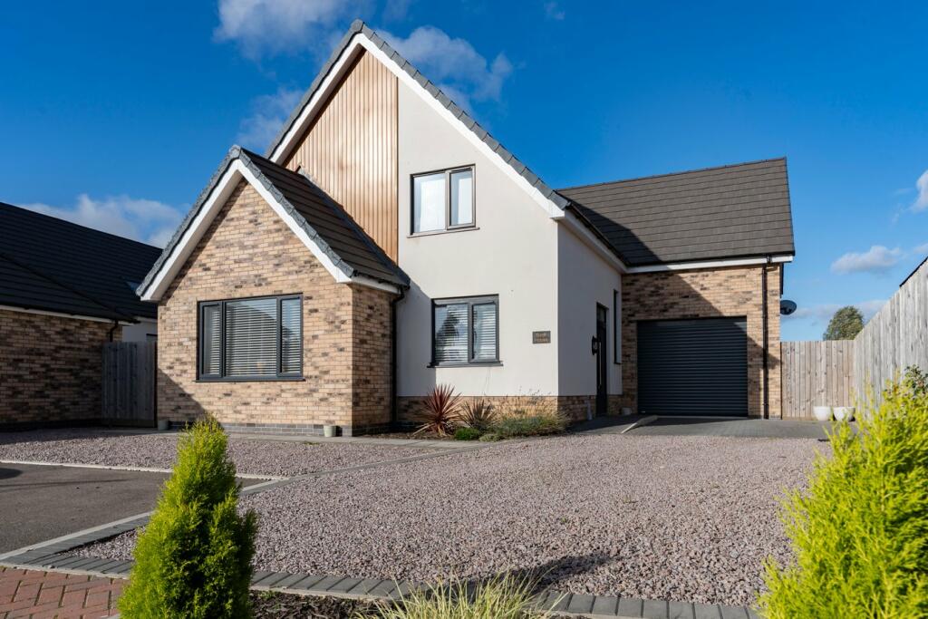4 bedroom detached house for sale in Mcloughlin Way, Sutterton, Boston