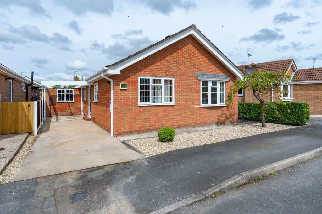 3 bedroom detached bungalow for sale in Woodville Gardens West, Boston