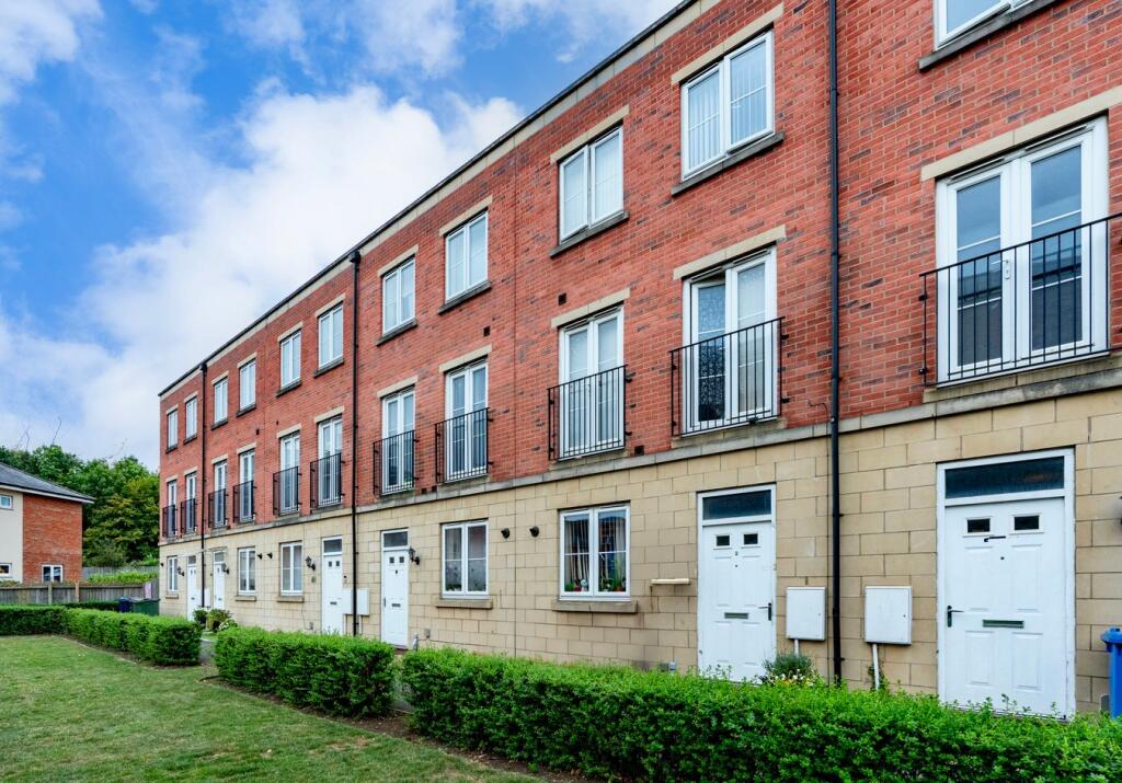 Main image of property: Dover Terrace, Boston, PE21