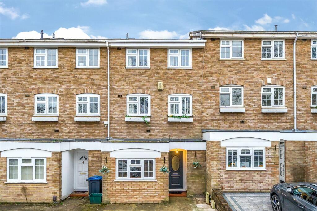 4 bedroom terraced house for sale in Avondale Road, Bromley, BR1