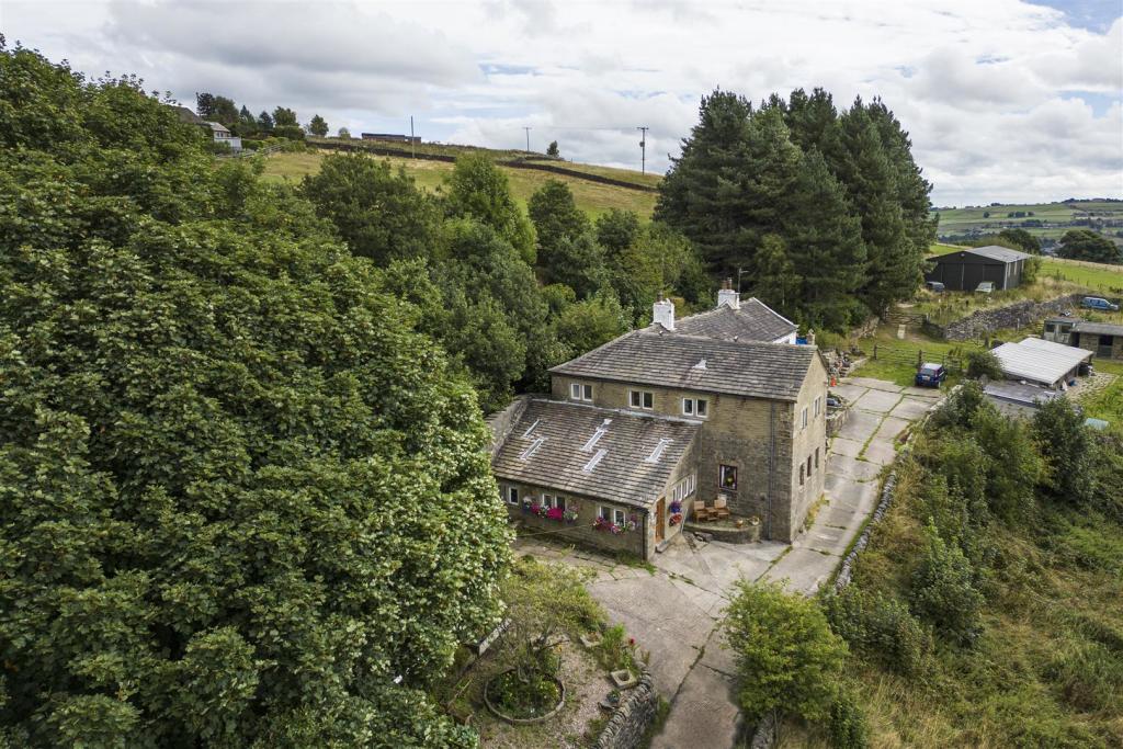 4 bedroom semidetached house for sale in Lower Oldfield Barn