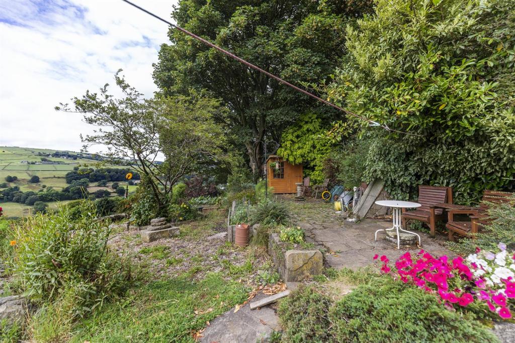 4 bedroom semidetached house for sale in Lower Oldfield Barn