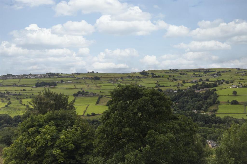 4 bedroom semidetached house for sale in Lower Oldfield Barn