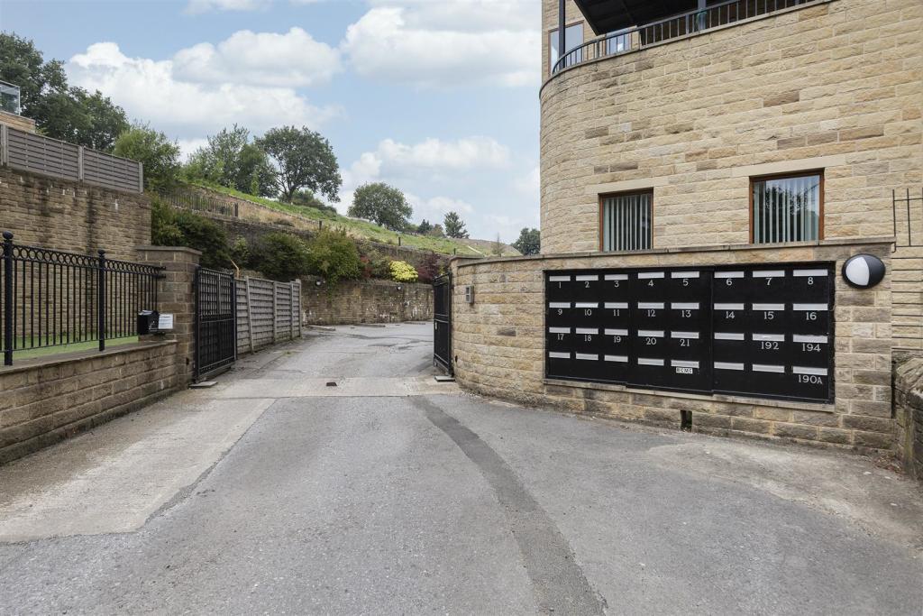 2 bedroom apartment for sale in 3 Burwood Court, Stainland Road