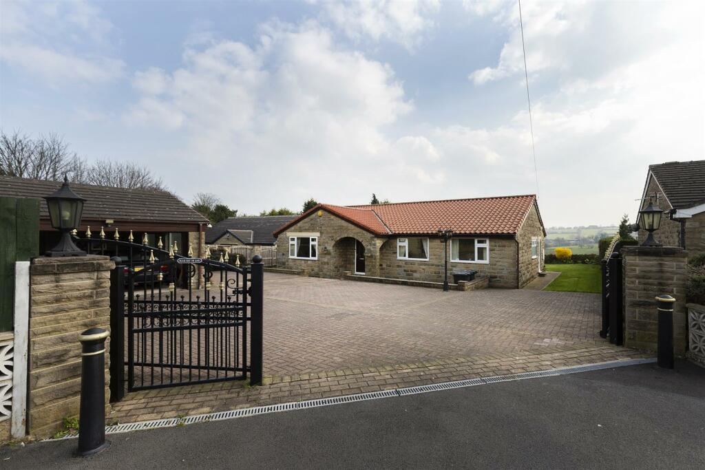 3 bedroom bungalow for sale in Halifax Road, Liversedge, WF15