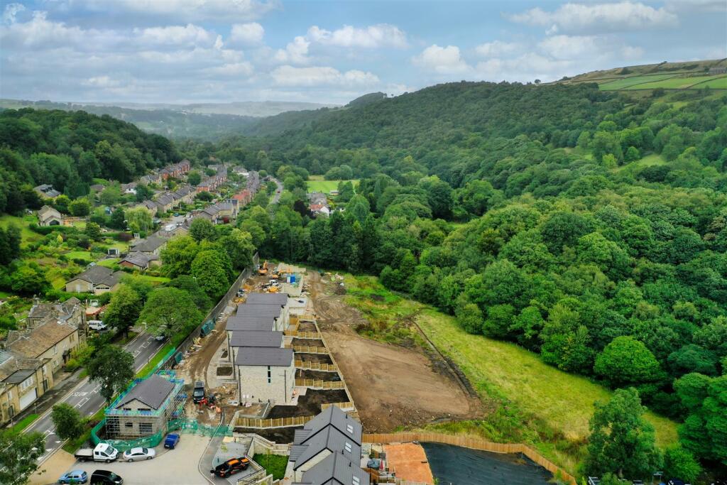 4 bedroom detached house for sale in 21 Cotton Tops Drive, Ripponden