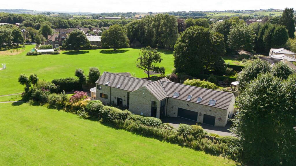 5 bedroom detached house for sale in The Beeches, Leeds Road