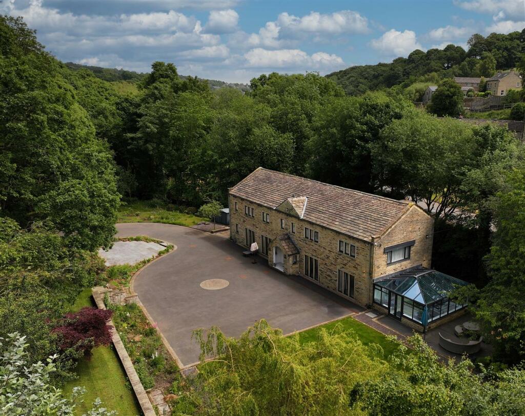 4 bedroom detached house for sale in The Old Wheelhouse, Branch Road