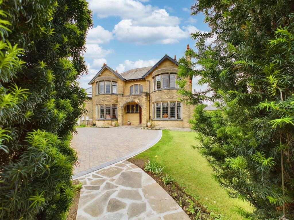 Main image of property: Lyndhurst Grove, Lyndhurst Grove Road, Brighouse, HD6 3SD