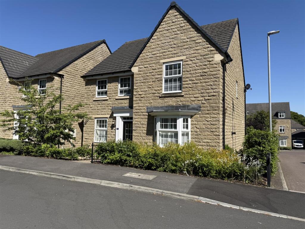 Main image of property: 1, Newton Close, Lightcliffe, Halifax, HX3 8FP