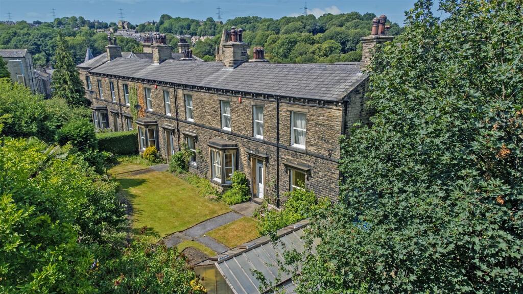 Main image of property: 2, 4 & 6, Rochdale Road, Greetland, Halifax, HX4 8AH