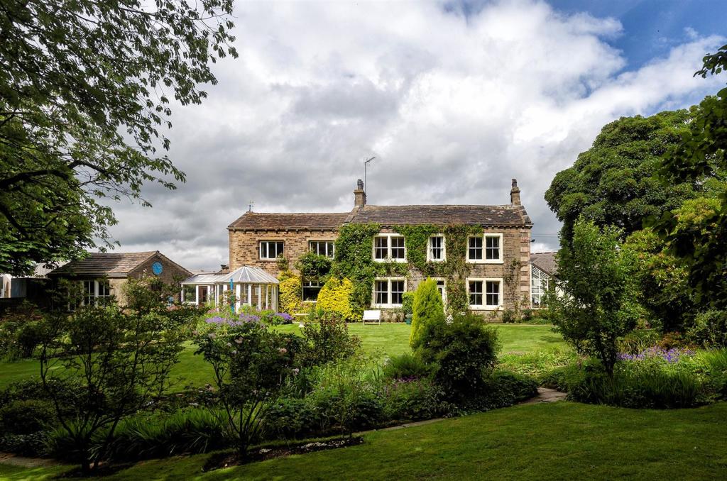 4 bedroom detached house for sale in Scarr House, Beestonley Lane