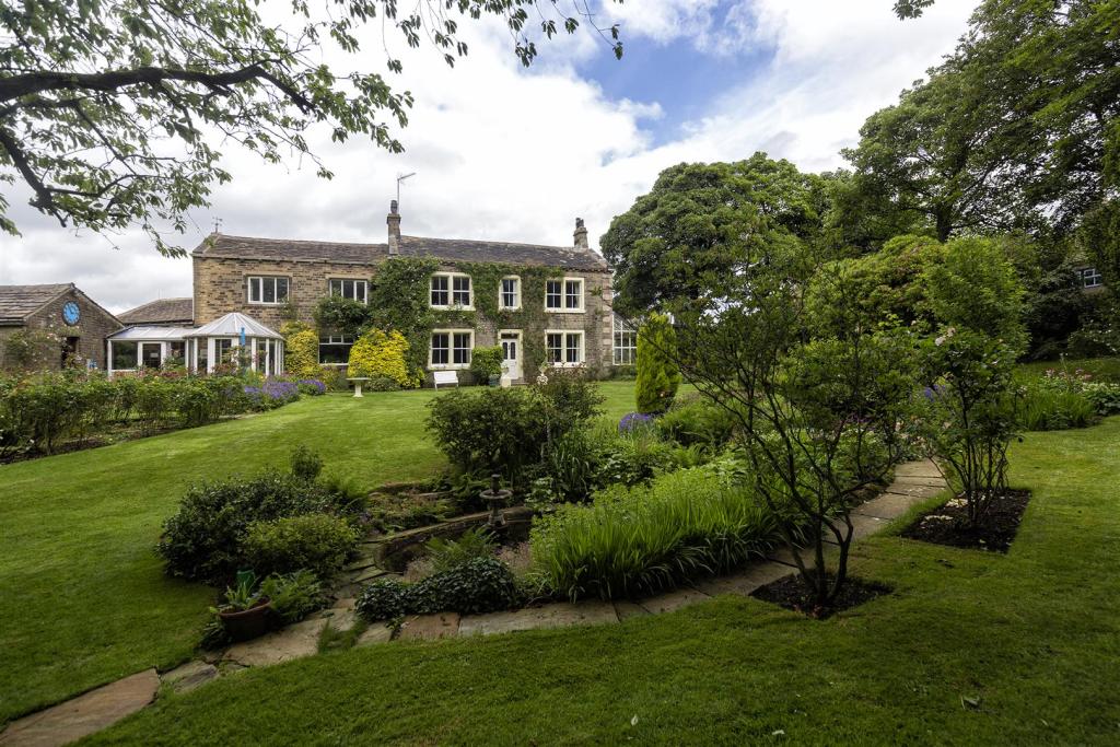 4 bedroom detached house for sale in Scarr House, Beestonley Lane