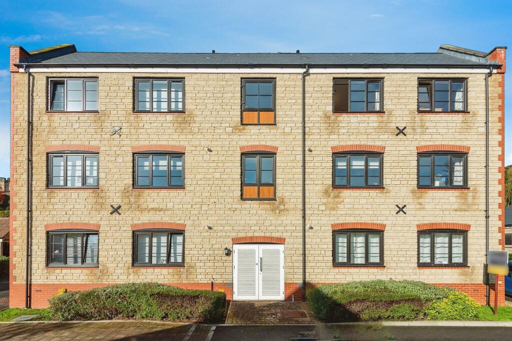 2 bedroom apartment for sale in Britannia Mews, WottonUnderEdge, GL12