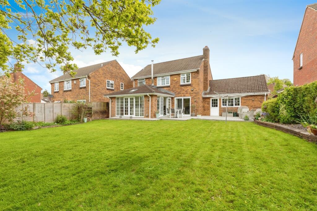 4 bedroom detached house for sale in Carmarthen Close, Yate, Bristol, BS37