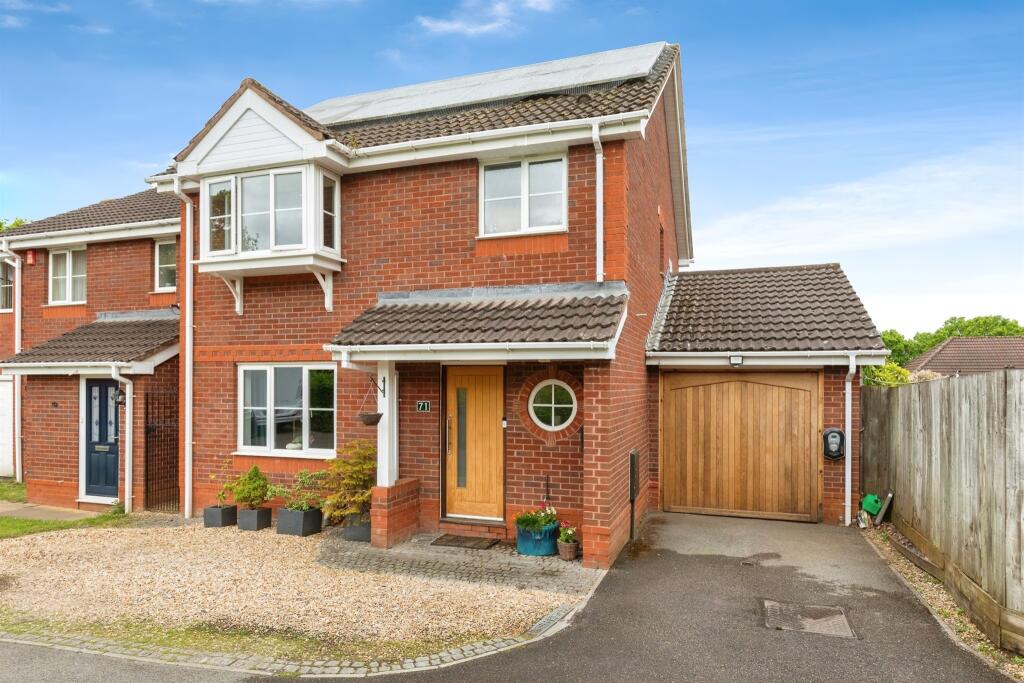 3 bedroom detached house for sale in St. Saviours Rise, Frampton