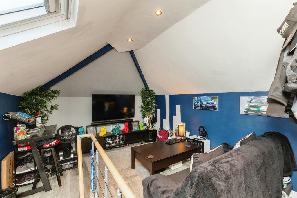 Additional property image - Cotswold Road, Chipping Sodbury, Bristol