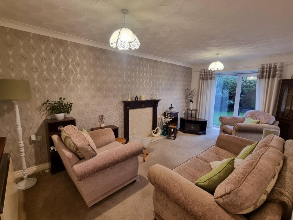2 bedroom ground floor flat for sale in Beechcroft, Maghull, L31