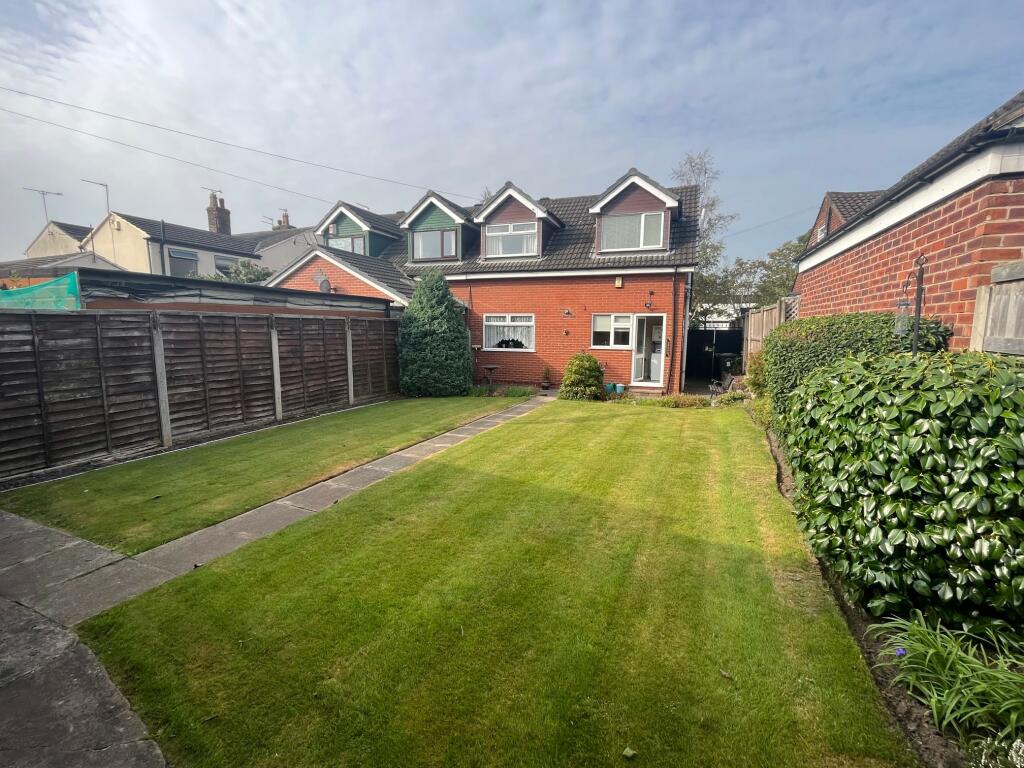 3 bedroom semidetached house for sale in Southport Road, Lydiate, L31