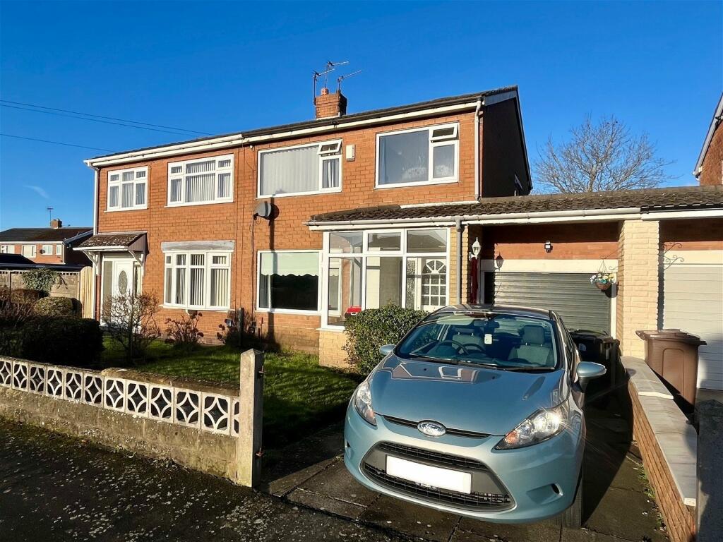 3 bedroom semidetached house for sale in Sudell Avenue, Maghull, L31