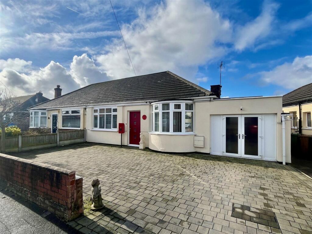 2 bedroom semidetached bungalow for sale in Kingsfield Road, Maghull, L31