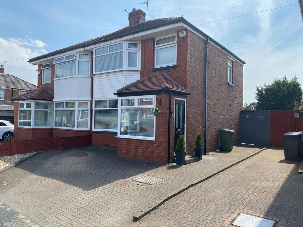 3 bedroom semidetached house for sale in Wills Avenue, Maghull, L31