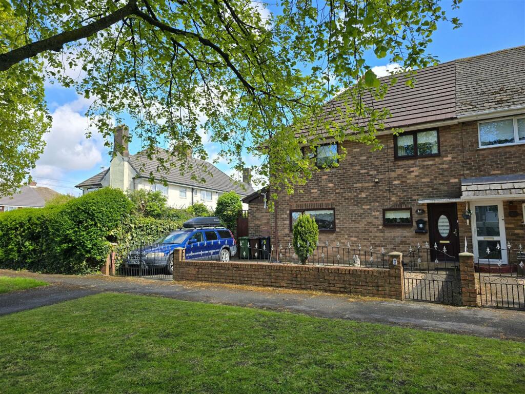 3 bedroom semidetached house for sale in Valentine Grove, Aintree, L10