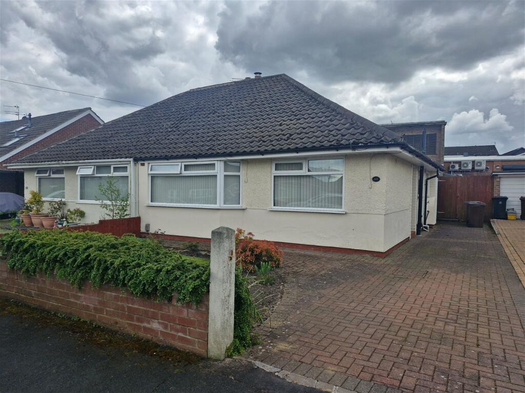 2 bedroom semidetached bungalow for sale in Towers Avenue, Maghull