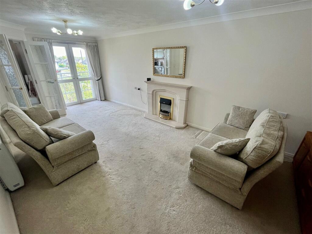 2 Bedroom Flat For Sale In Mayhall Court, Maghull, L31