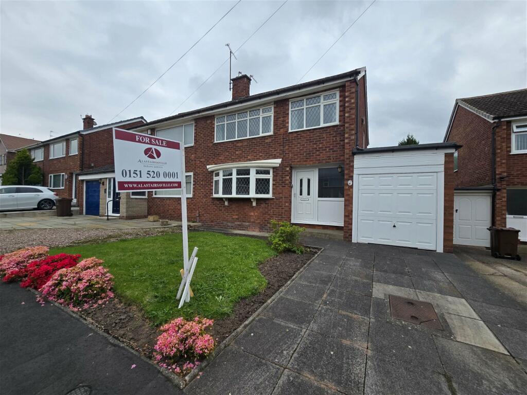 3 bedroom semidetached house for sale in Newlyn Avenue, Maghull, L31