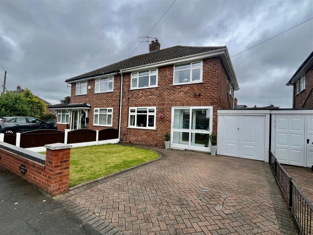 3 bedroom semidetached house for sale in Sandford Drive, Maghull, L31