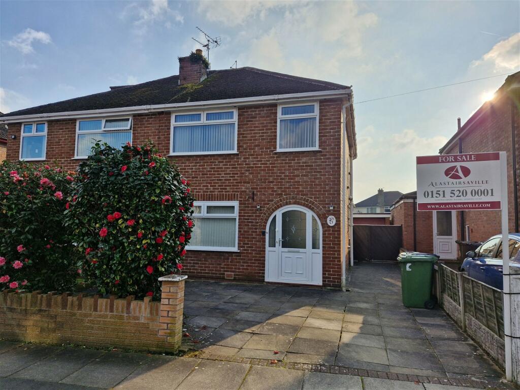 3 bedroom semidetached house for sale in Wynnstay Avenue, Maghull, L31