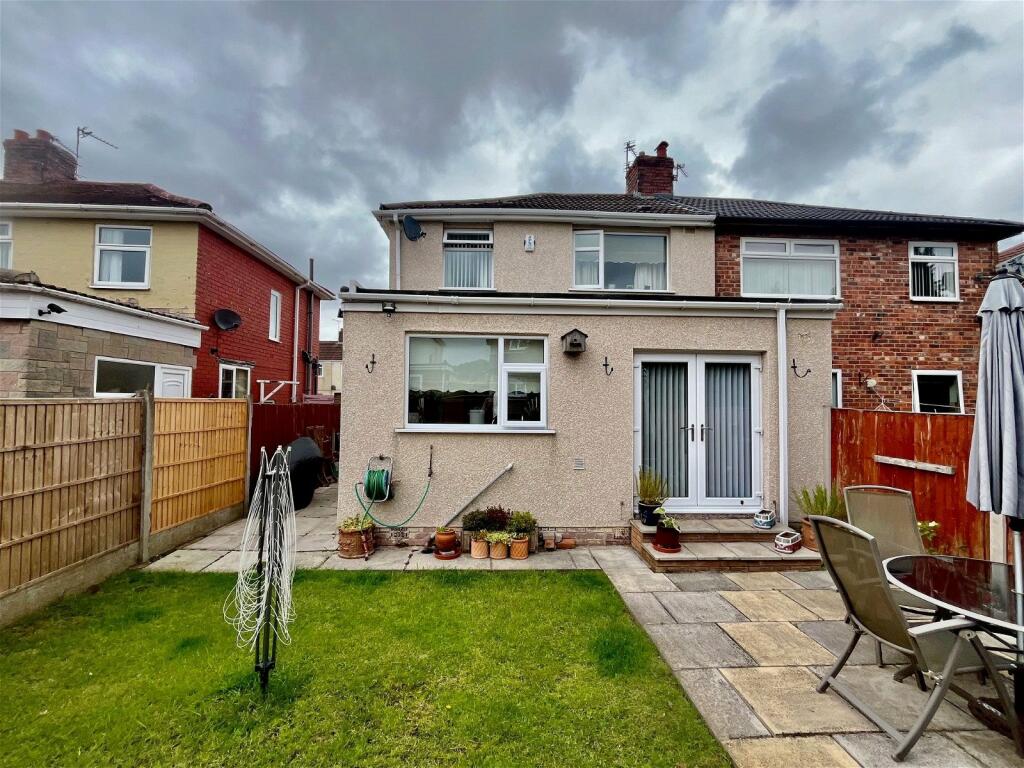 3 bedroom semidetached house for sale in Dover Road, Maghull, L31