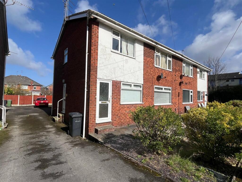 2 bedroom ground floor flat for sale in Red Lion Close, Maghull, L31