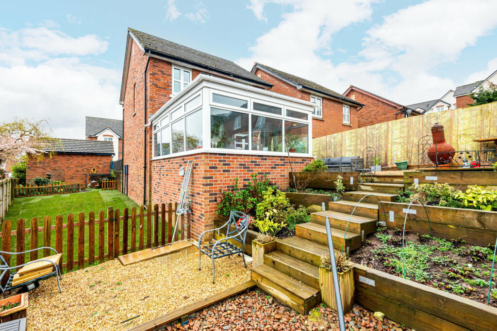 3 bedroom detached house for sale in Pennine View Close, Carleton