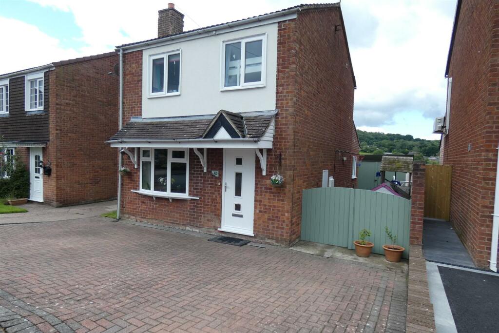 3 bedroom detached house for sale in Moorcroft Close, Cheadle, StokeOn