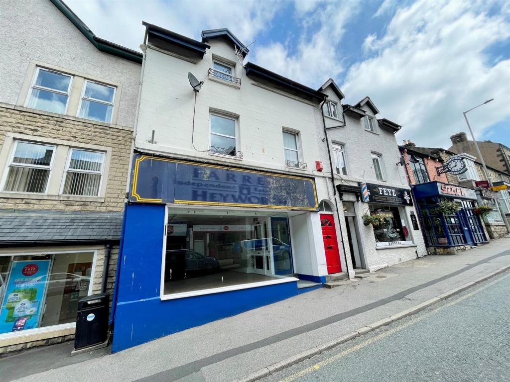 Commercial property for rent in Market Street, Carnforth, LA5
