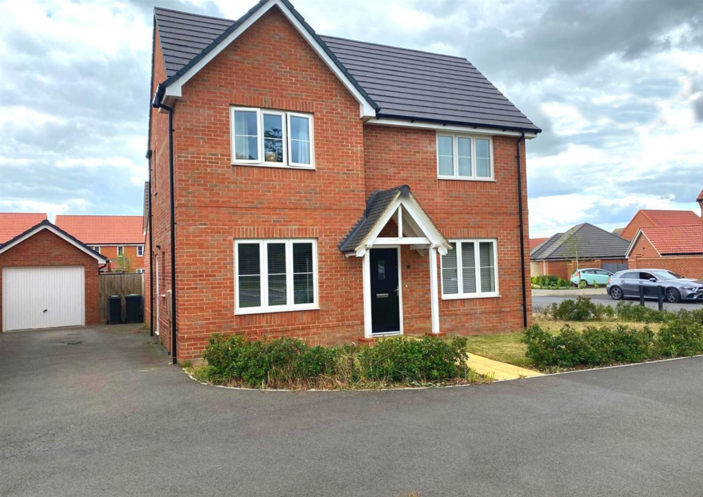 4 bedroom detached house for sale in Oxlip Way, Stowupland, Stowmarket