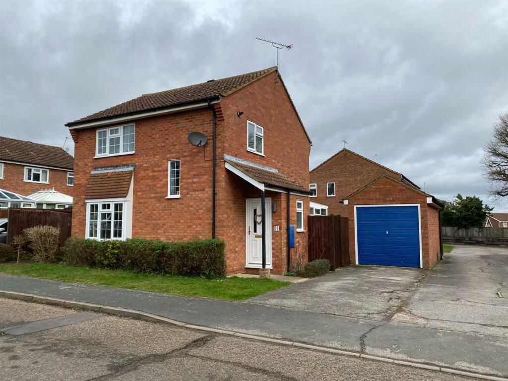 3 bedroom detached house for sale in Spencer Way, Stowmarket, IP14