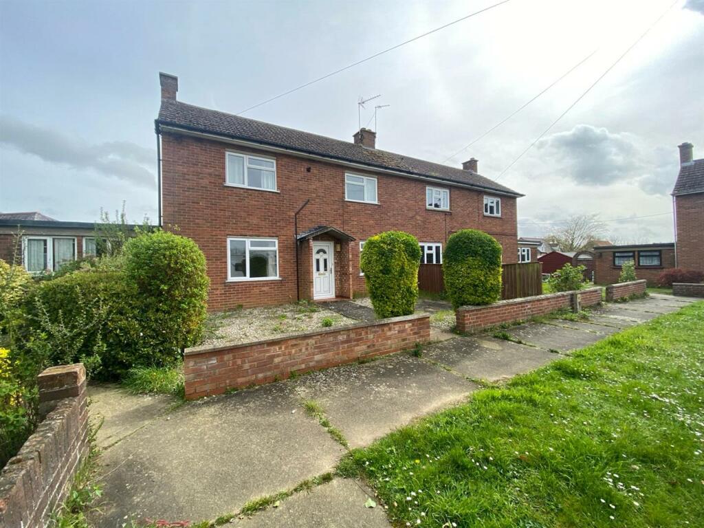 3 bedroom semidetached house for sale in Fishponds Way, Haughley