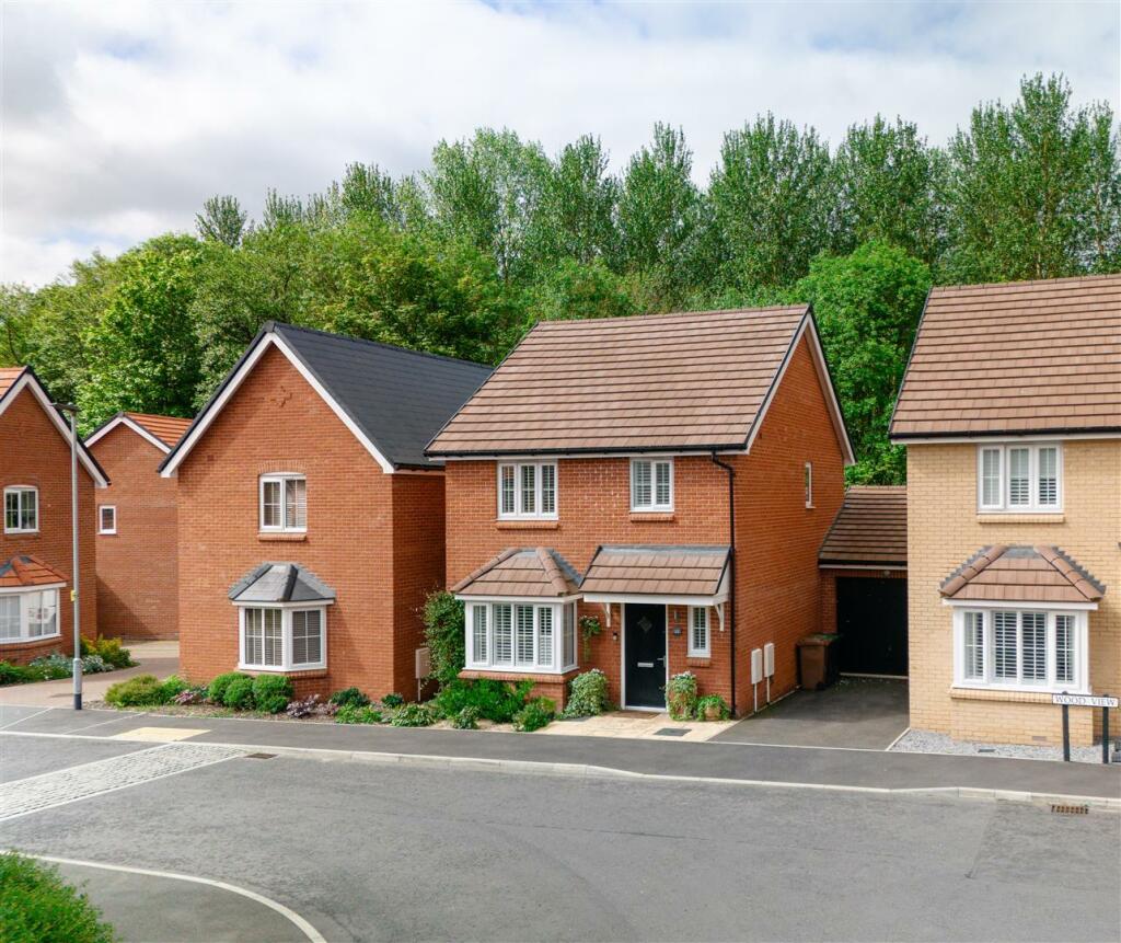 3 bedroom detached house for sale in Woodview, Haughley, Stowmarket, IP14