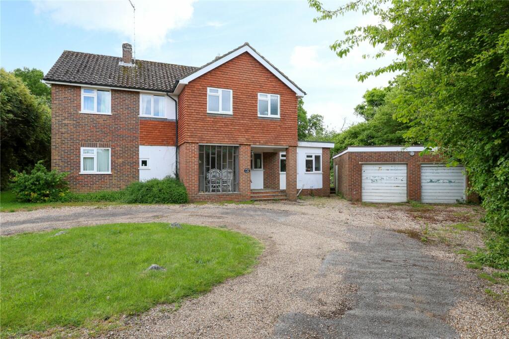 4 bedroom detached house for sale in Edgeley, Little Bookham