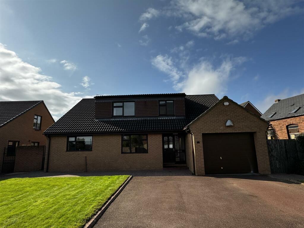 4 bedroom detached bungalow for sale in The Willows, Carrville, DH1
