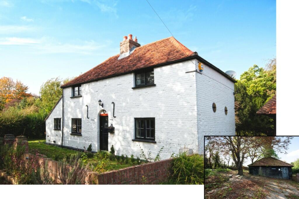 2 bedroom detached house for sale in Betts Lane, Nazeing, Essex, EN9