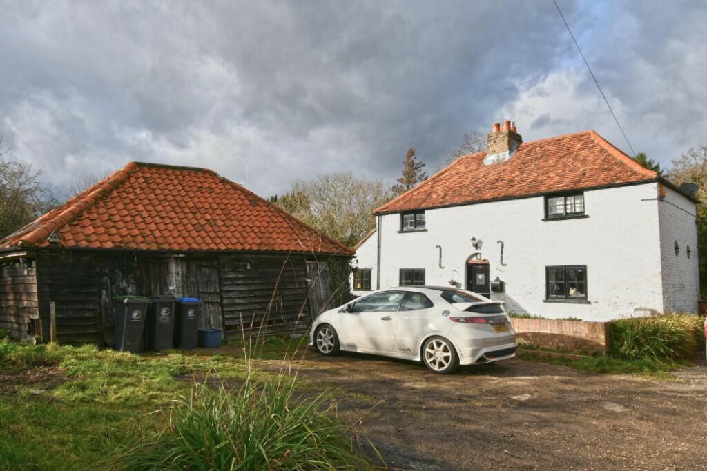 3 bedroom detached house for sale in Betts Lane, Nazeing, Essex, EN9