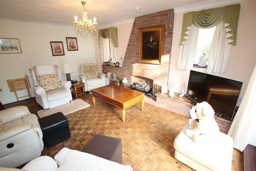 Additional property image - Manor Way, Holland on Sea, CO15